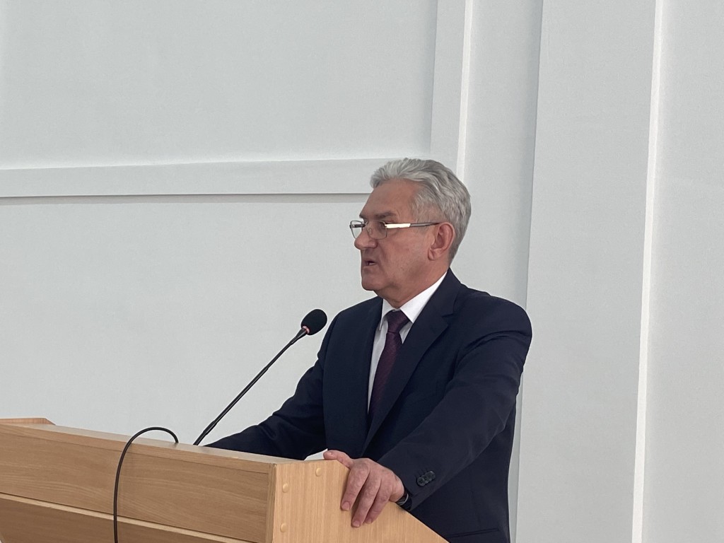 О планах 2021 года и задачах по производству гражданской продукции. <br> Владимир Дудчак обратился к активу завода