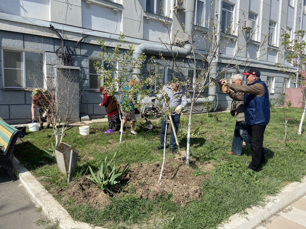 На территории завода «Дагдизель» прошел субботник